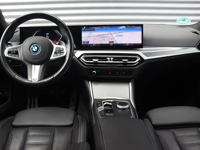 BMW 3 Serie Touring 320e 2023 Hybride Benzine 11