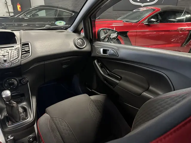 Ford Fiesta 1.0 EcoBoost Black Edition 2017 Benzine 17