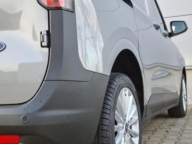 Ford Transit Courier 1.0 EcoBoost Limited 2024 Benzine 13