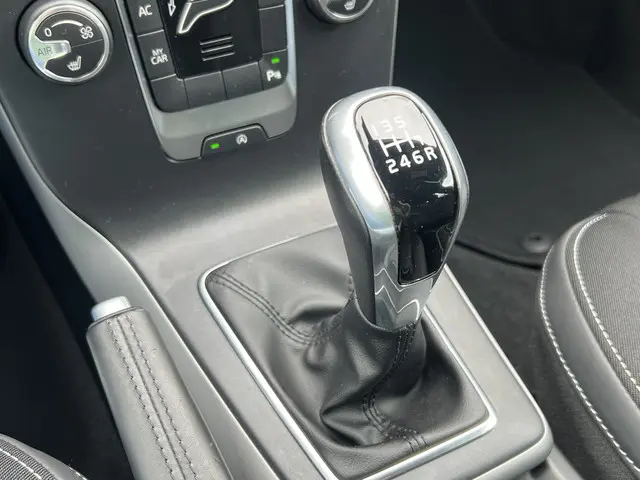 Volvo V40 2.0 D2 Kinetic 2017 Diesel 24