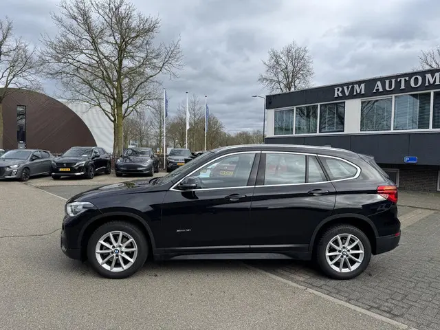 BMW X1 sDrive18i Executive 2018 Benzine 9