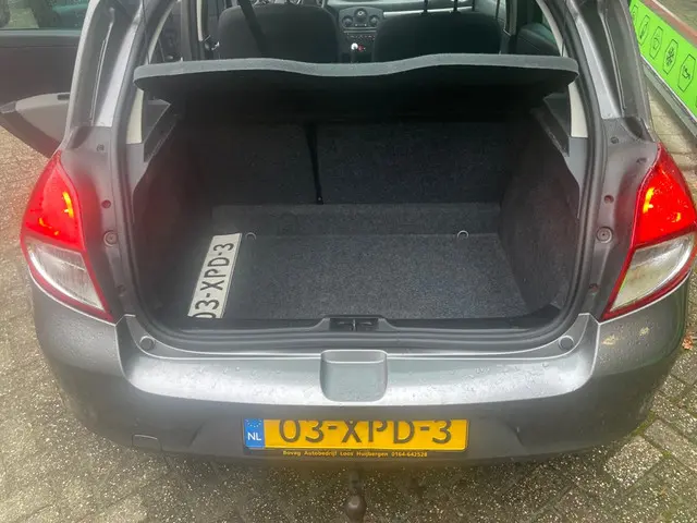 Renault Clio 1.2 Authentique 2012 Benzine 6