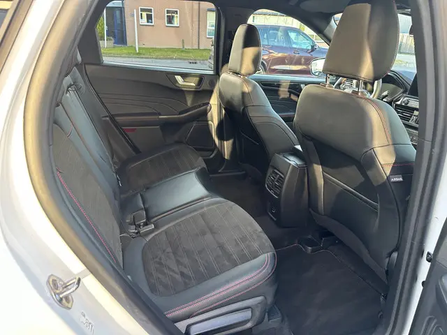Ford Kuga 2.5 PHEV ST-Line X 2022 Hybride Benzine 17