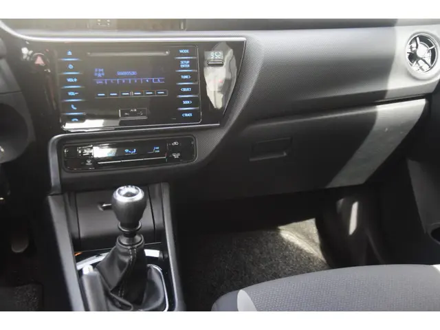 Toyota Auris 1.3 Comfort + TREKHAAK 2016 Benzine 12