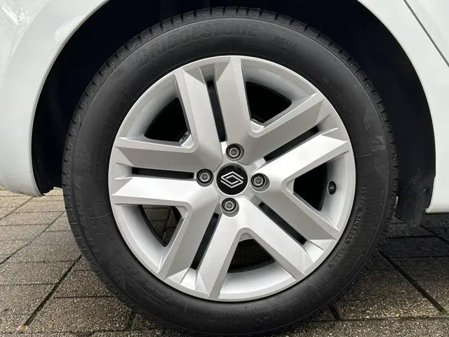 Renault Clio TCe 90 Evolution 2024 Benzine 30