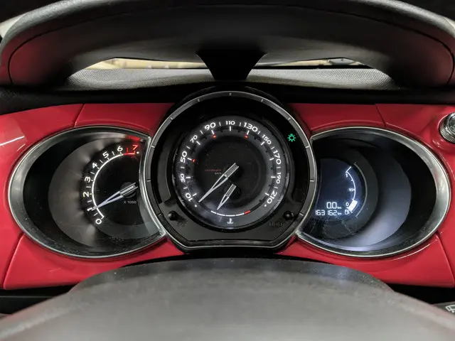 DS DS 3 1.2 PureTech Inès de la Fressange 2016 Benzine 10