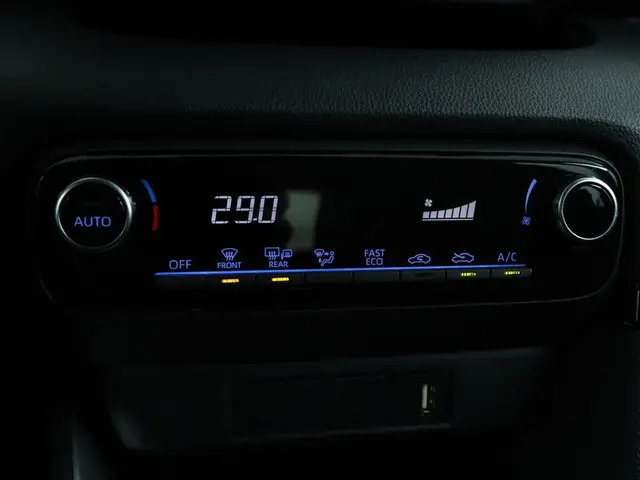 Toyota Yaris 1.5 Hybrid Dynamic 2021 Hybride Benzine 7