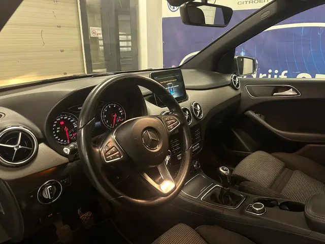 Mercedes-Benz B-Klasse 180 Prestige 2016 Benzine 11
