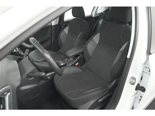 Peugeot 2008 PureTech 110 Blue Lion 2017 Benzine 24