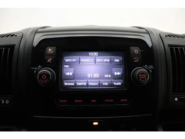 Peugeot Boxer 330 2.2 BlueHDi L1H1 Premium 2020 Diesel 16