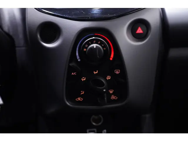 Toyota Aygo 1.0 VVT-i x-play 2020 Benzine 18