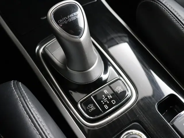 Mitsubishi Outlander 2.0 PHEV Pure 2016 Hybride Benzine 17