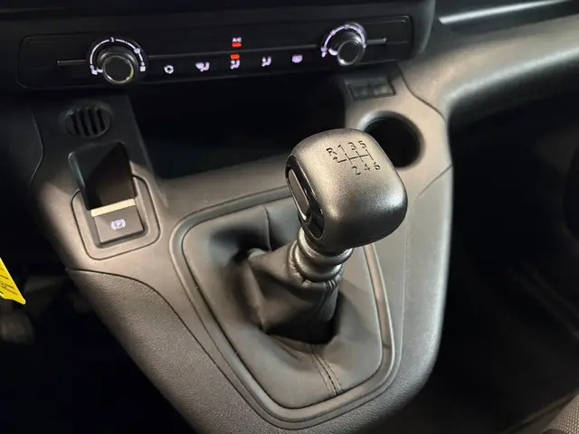 Peugeot Partner 1.5 BlueHDI Premium Long 2022 Diesel 23