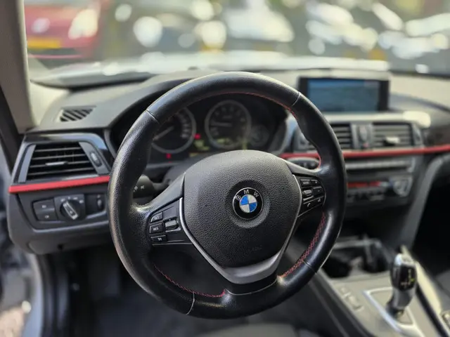 BMW 3 Serie Touring 316i Executive Sport 2013 Benzine 9