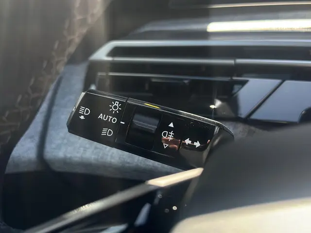 Peugeot 5008 1.2 Hybrid 145 Allure 2025 Hybride Benzine 32