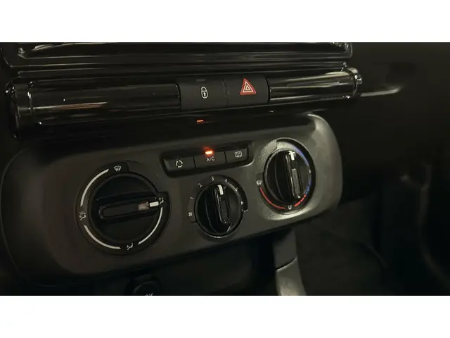 Citroën C3 1.2 PureTech Live AIRCO CRUISE. 2021 Benzine 29
