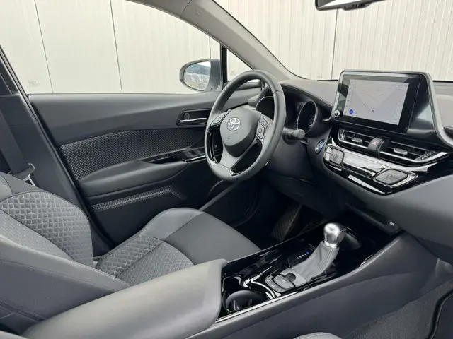 Toyota C-HR 1.8 Hybrid Dynamic 2023 Hybride Benzine 4