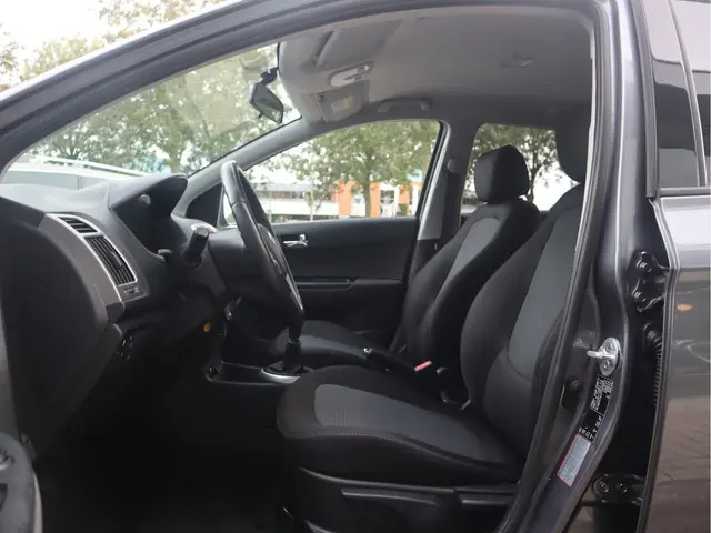 Hyundai i20 1.2 HP 2015 Benzine 8