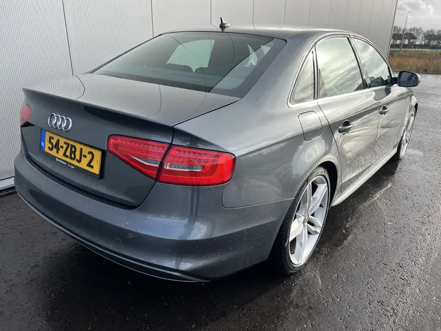 Audi A4 Limousine 1.8 TFSI S Edition 2012 Benzine 7