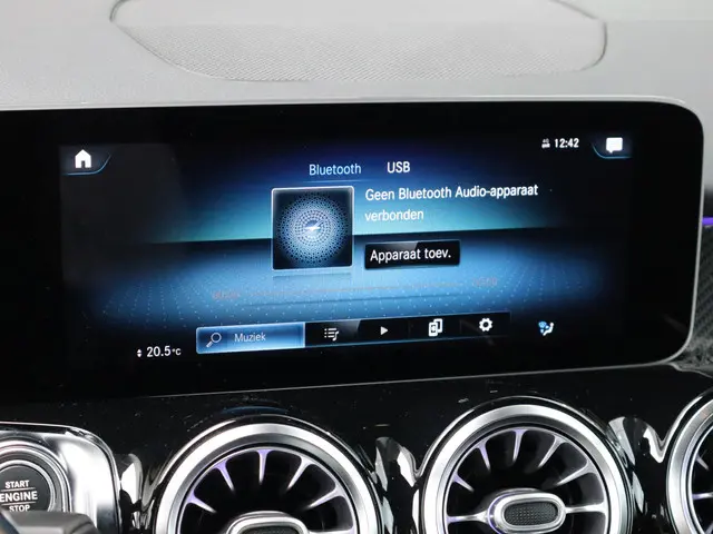 Mercedes-Benz GLB GLB 200 AMG line 2020 Benzine 24