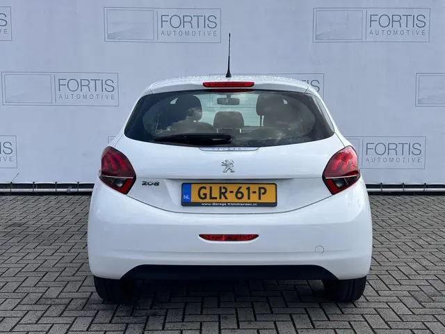 Peugeot 208 1.2 PureTech Signature 2019 Benzine 9