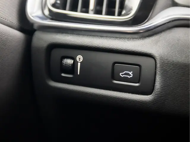 Volvo V60 2.0 B3 Momentum Sport 2020 Hybride Benzine 23