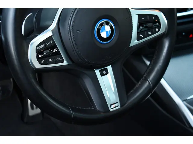 BMW 3 Serie Touring 330e M-Sport 2022 Hybride Benzine 61