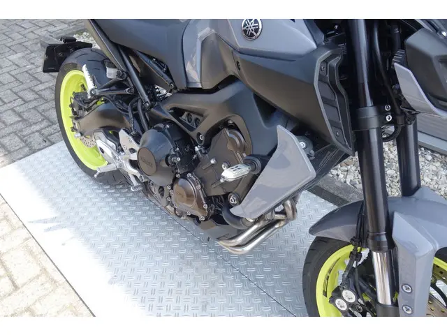 Yamaha MT 09 ABS 2017 Benzine 8