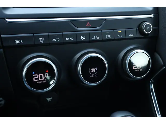 Jaguar E-PACE 2.0 P250 AWD R-Dynamic S 2019 Benzine 18