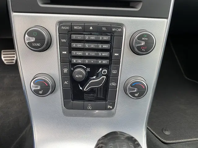 Volvo V60 1.6 T3 R-Design 2013 Benzine 21