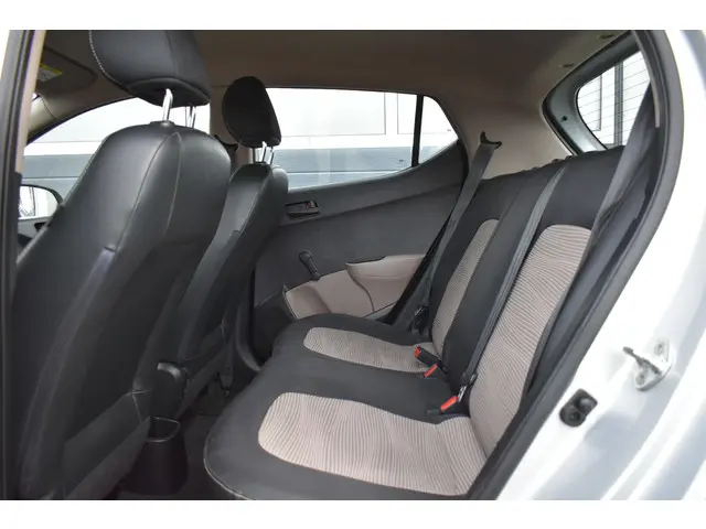 Hyundai i10 1.0i i-Motion 2014 Benzine 10