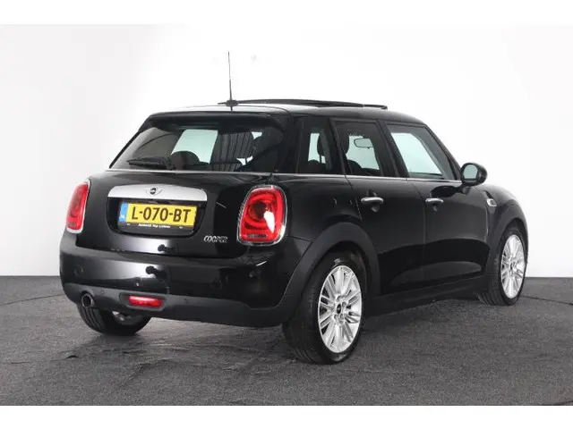 MINI Cooper Mini 1.5 Chili Serious Business 2015 Benzine 7
