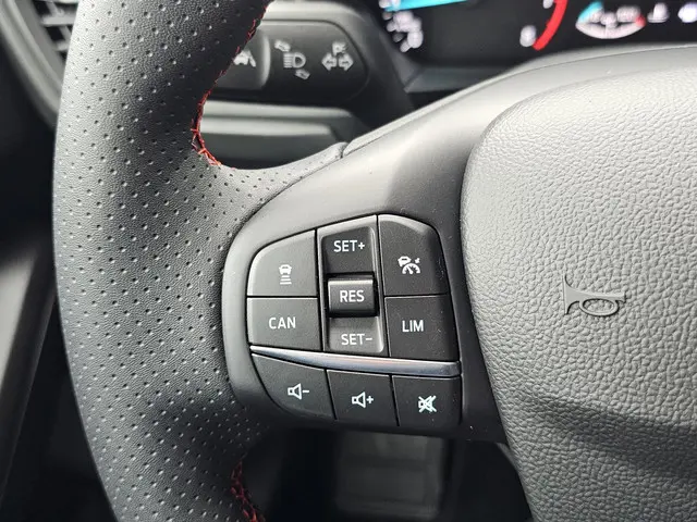 Ford Focus 1.0 EcoBoost Hybrid ST Line 2025 Benzine 15