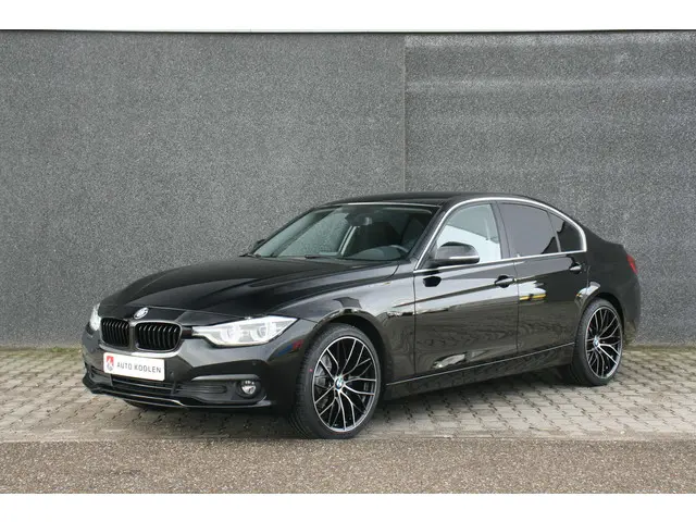 BMW 3 Serie 318i Centennial Executive 2016 Benzine 11