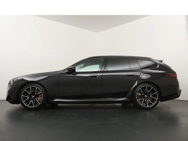 BMW M5 5-serie Touring 2025 Hybride Benzine 12