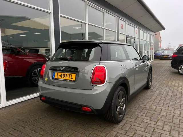 MINI Electric Mini Essential 33 kWh 2021 Elektrisch 22