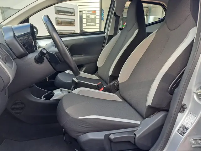 Toyota Aygo 1.0 VVT-i x-play 2016 Benzine 25