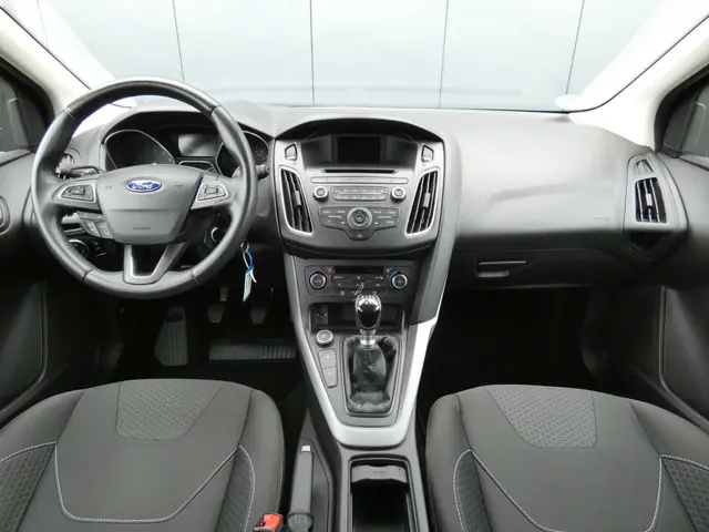 Ford Focus Wagon HELAAS VERKOCHT!!! 2015 Benzine 10