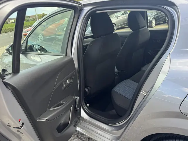 Peugeot 208 1.2 PureTech Like 2021 Benzine 17