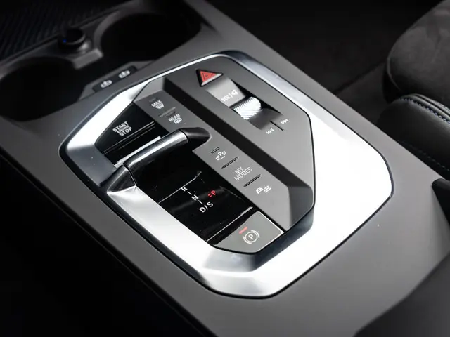 BMW 1 Serie 120 5-deurs 2024 Benzine 25