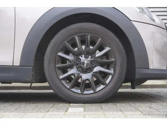 MINI 5-Deurs One 2022 Benzine 8