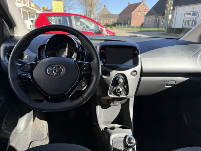 Toyota Aygo 1.0 VVT-i x-play 2020 Benzine 10