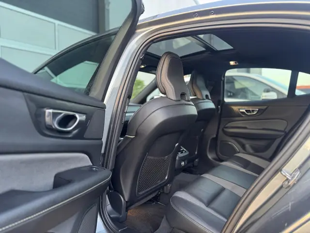 Volvo S60 2.0 T5 Intro Edition 2019 Benzine 10