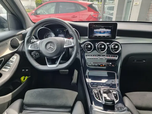 Mercedes-Benz GLC 250 4MATIC Prestige 2017 Benzine 4
