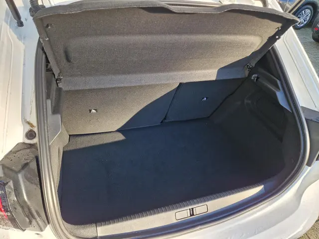 Peugeot 208 1.2T 100pk Allure Pack 2023 Benzine 9