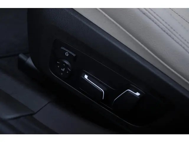 BMW 3 Serie Sedan 320i 2024 Benzine 16
