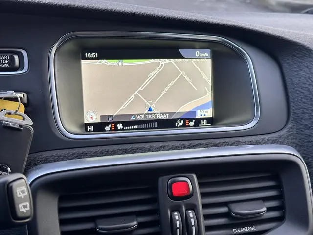 Volvo V40 2.0 T2 R-Design 2016 Benzine 23