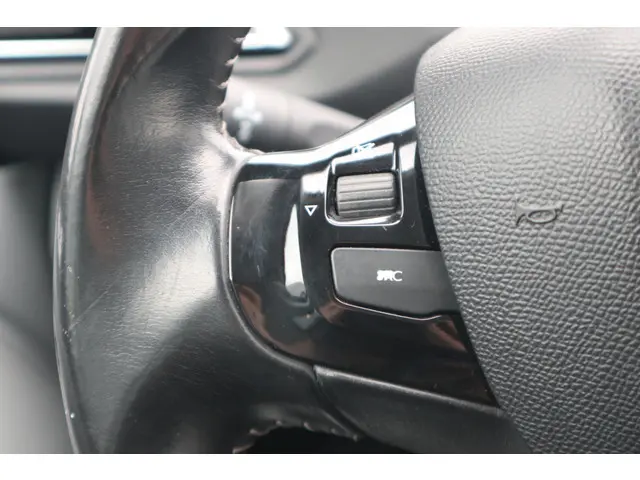 Peugeot 308 1.6 THP Active 2013 Benzine 15