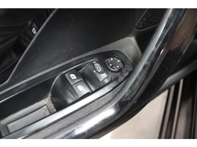Peugeot 208 1.4 VTi Active 2012 Benzine 17