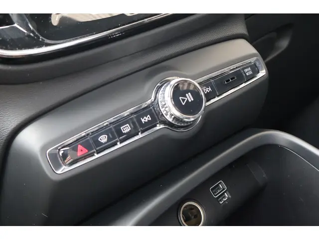 Volvo XC40 T5 Recharge R-Design 2020 Hybride Benzine 25